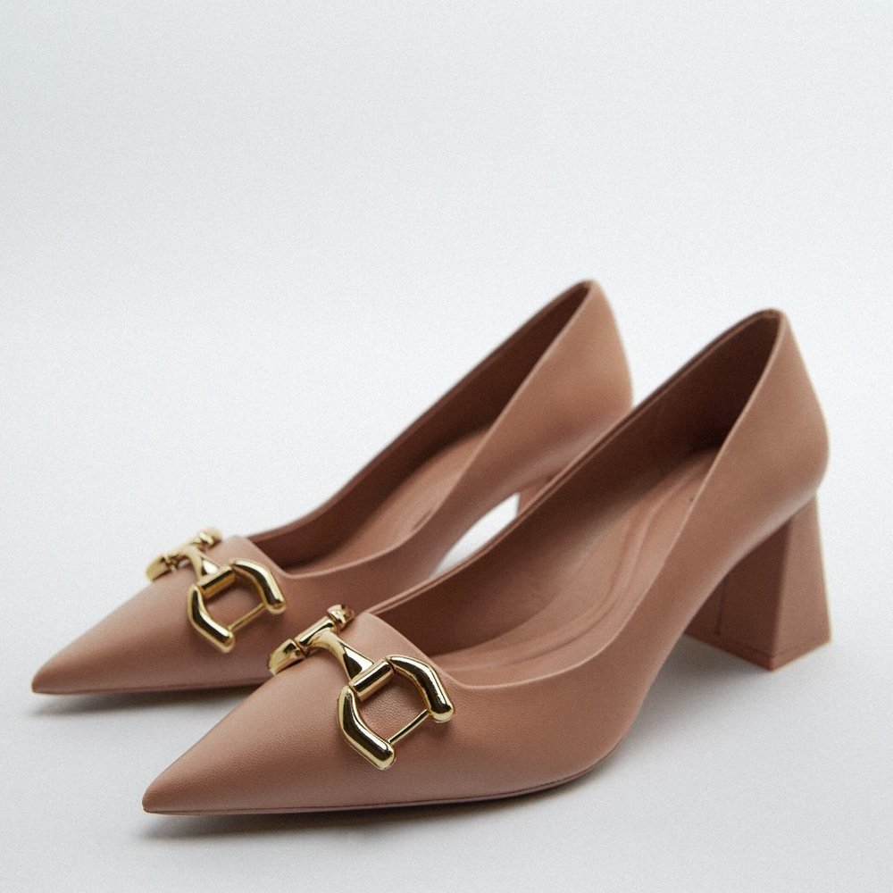 ZARA TAN BUCKLED HEELED SHOES